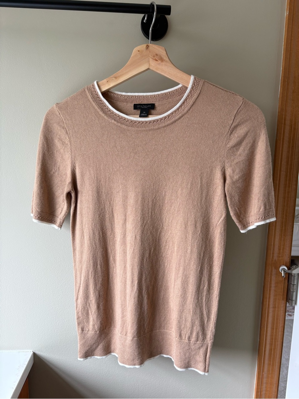 Ann Tayle Factory Classic Short-Sleeve Knit Sweater in Tan